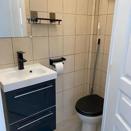公寓 1 Fully Furnished With 1 Private - 1 Tv - 1 Kitchen *